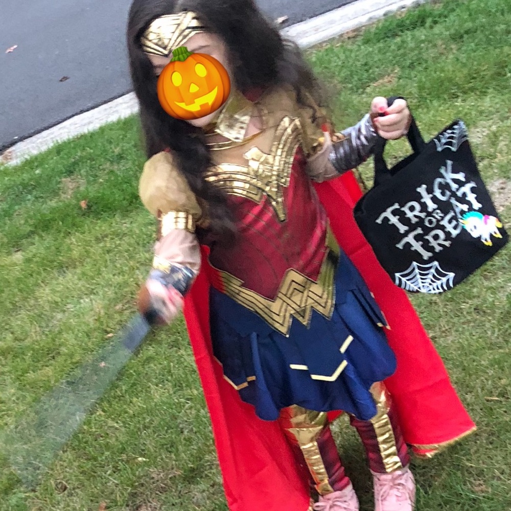 Wonder Woman Girl Costume - Picture 10 of 12